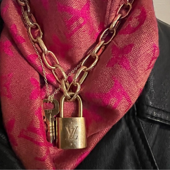 💎🌟Gorgeous Louis Vuitton authentic lock & key necklace. Necklaces are not LV. - Picture 7 of 7